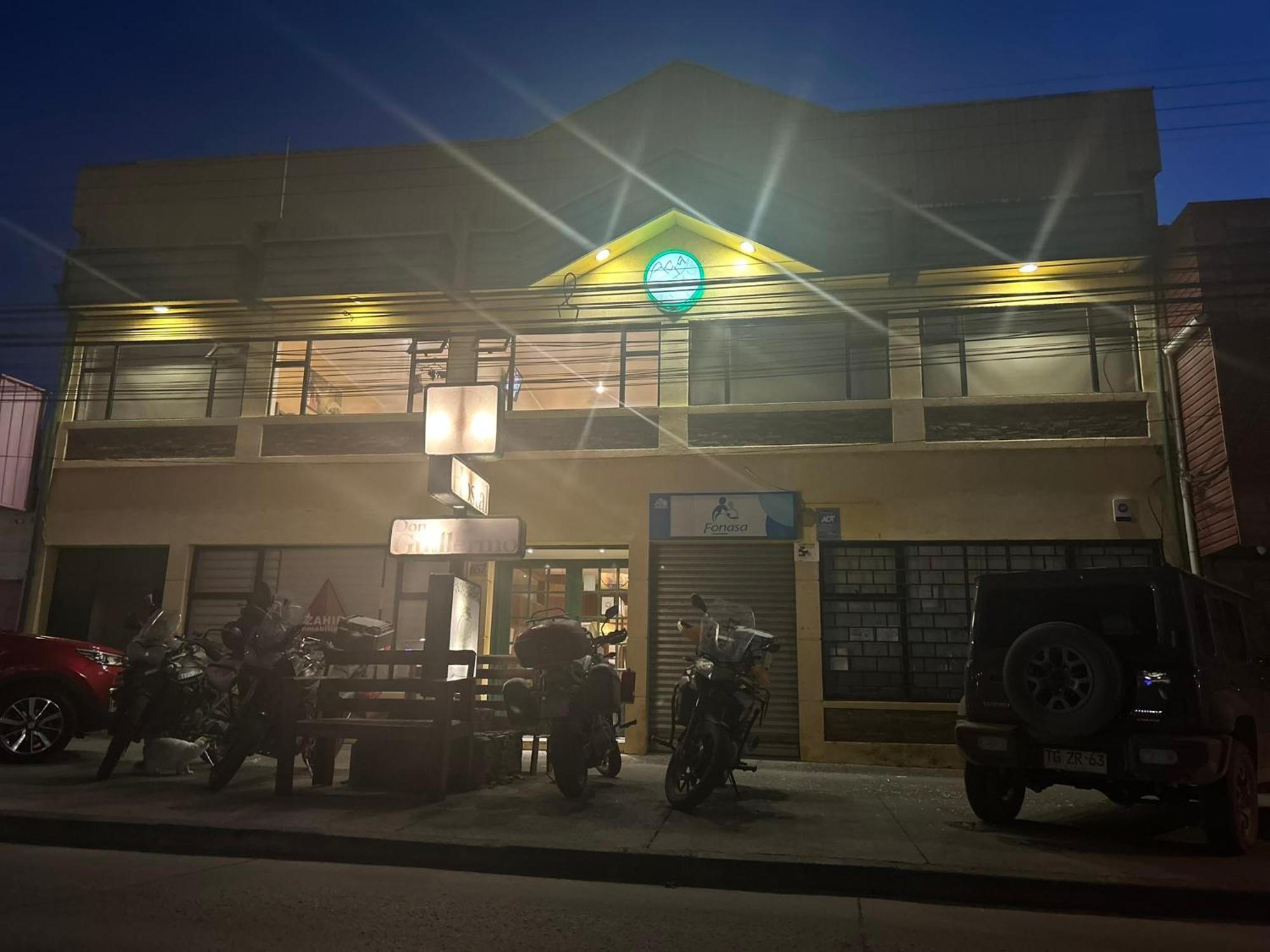 פורטו נטאלס Hostal Don Guillermo מראה חיצוני תמונה